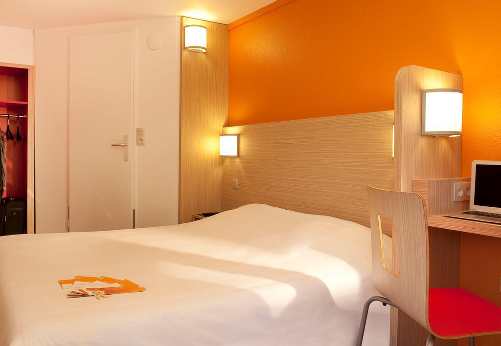 Premiere Classe Valenciennes Ouest Petite Foret Bagian luar foto