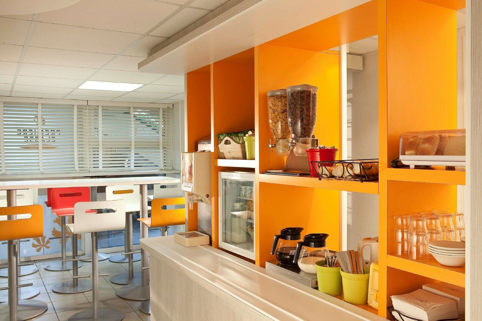 Premiere Classe Valenciennes Ouest Petite Foret Bagian luar foto